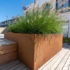 Plantenbak Corten 13 Een plantenbak van Cortenstaal is een duurzame en stijlvolle keuze voor iedere buitenruimte, en vormt een robuuste blikvanger die jarenlang meegaat zonder onderhoud.